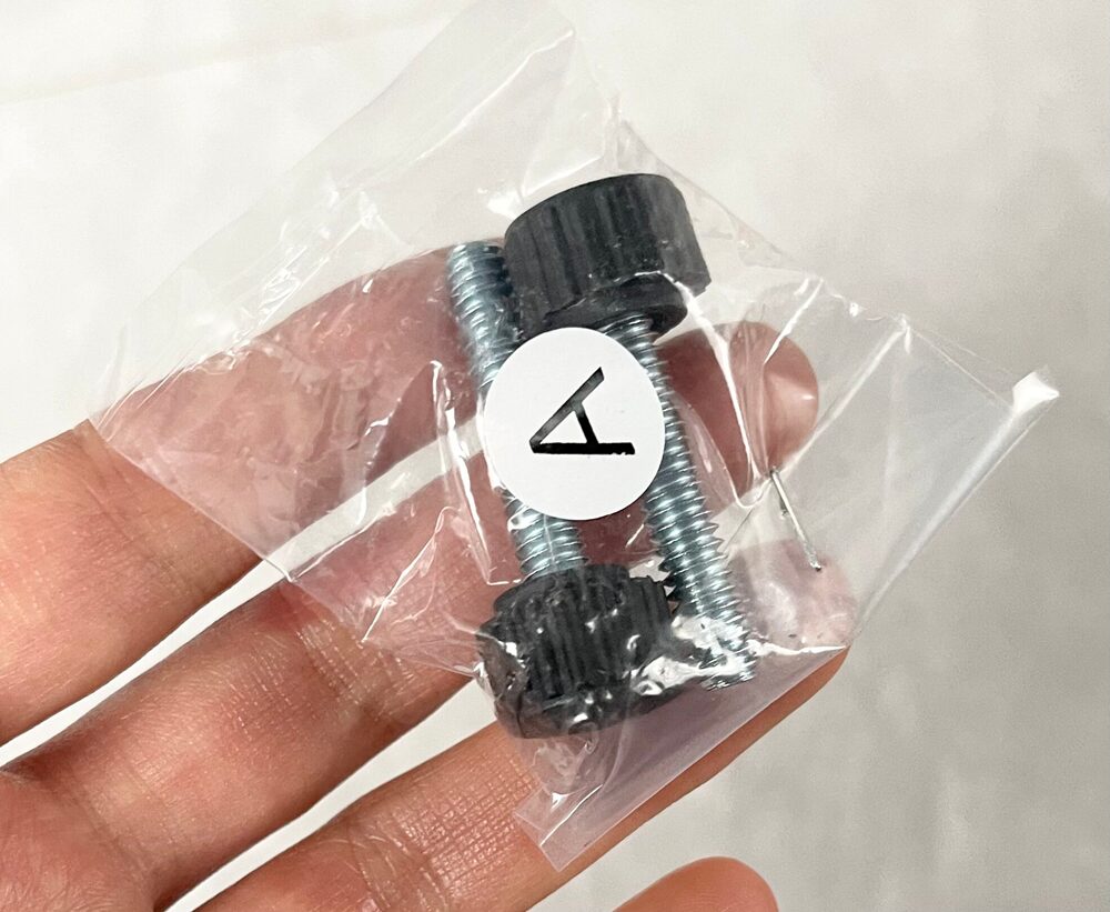 桟木を固定するボルト